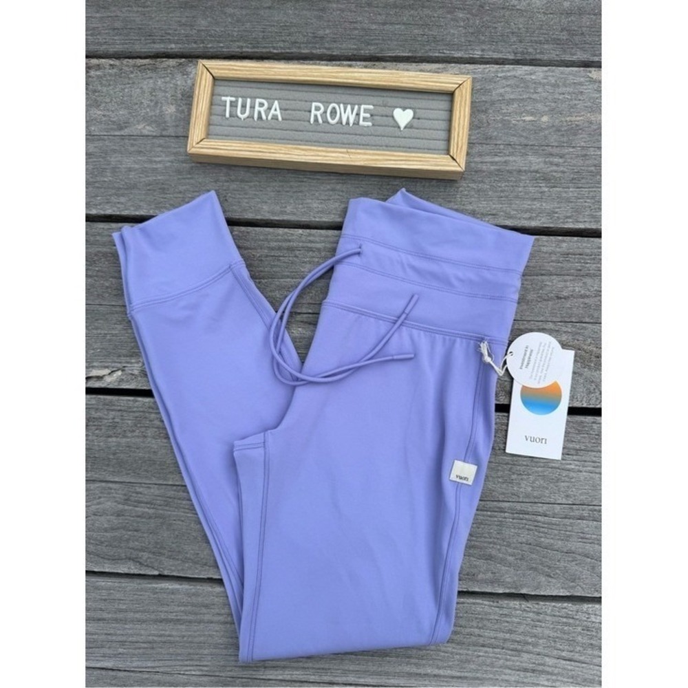 Vuori Daily Form Legging Hyacinth Women's Medium NWT 💜 purple